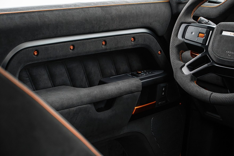Mansory Defender Black Edition: располневший от карбона кузов и форсированный V8