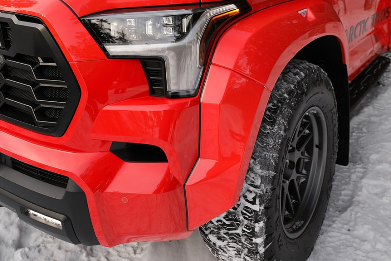 Внедорожник Toyota Sequoia представлен в России в суровой версии от Arctic Trucks