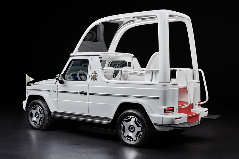 Царский трёхосный Mercedes-Benz G-класса от Carlex Design: трон, ковры и золото