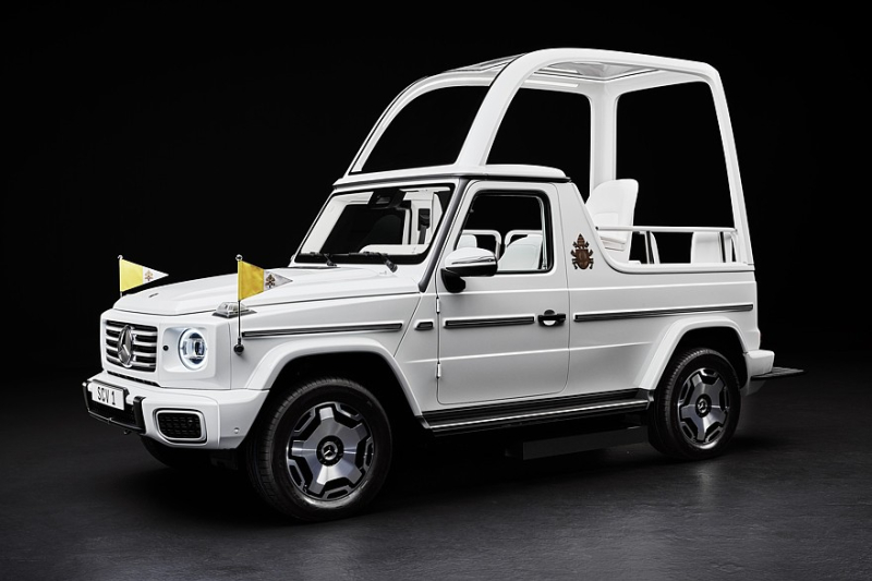 Царский трёхосный Mercedes-Benz G-класса от Carlex Design: трон, ковры и золото